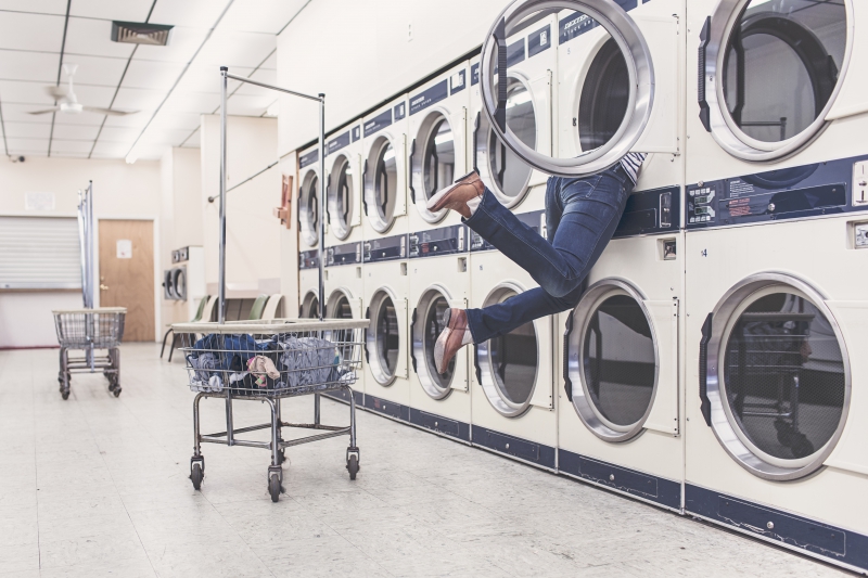 magasin-CHATEAUVIEUX-min_people-woman-laundry-laundromat-interior-design-art-946996-pxhere.com